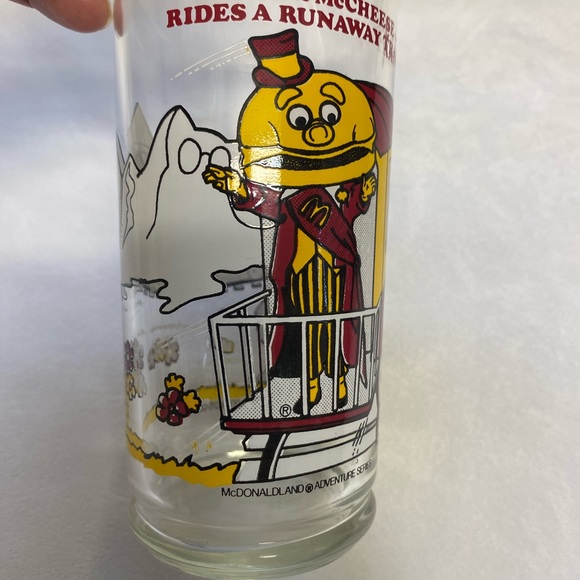 1980 MCDONALDS ADVENTURE SERIES MAYOR MCCHEESE DRINKING GLASS Collectible - Picture 11 of 14